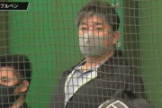 ロッテキャンプを野茂英雄氏が訪問、先輩・吉井監督と投手陣に熱視線