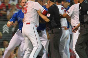 広島・新井監督が秋山の死球で激高　DeNAベンチに向かって「出てこい！」両軍選手入り乱れ一触即発に　審判員から警告