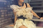 石山咲良ちゃん、例の階段からお誘いポーズ！！