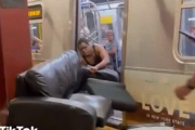 ニューヨーク地下鉄の日常がカオスすぎる…日本では考えられない「平均的な」光景