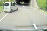 【北海道】ノールックで突然の転回ぃ！どんな運転しとんねん事故のドラレコ動画。
