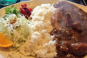 ハンバーグカレー vs カツカレー