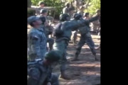 訓練中の新兵、手榴弾の扱いを間違え速攻で上官にぶっとばされる…[海外の反応]