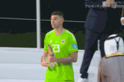【W杯】アルゼンチンのGK、表彰式でとんでもないパフォーマンスをして全世界を凍らせる