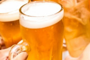 ワイ「ぷはぁー　仕事終わりのビールたまんねぇ(嘘だよ！本当はコーラ飲みたいよ！♡)」