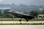 韓国空軍、ワシと衝突したF-35Aステルス戦闘機、修理費が105億円を超えるため廃棄を検討！