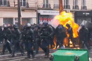 「パリが燃えている？」フランスで暴動が拡大、警察官に火炎瓶…背景にあるのは年金問題！
