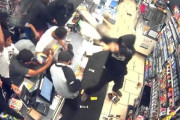 【動画】アメリカで新たな犯罪手法｢フラッシュモブ略奪｣発生　通りを乗っ取り群衆がコンビニになだれ込み略奪