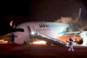 【速報】日本航空の全員脱出『奇跡の18分』と世界中から称賛される
