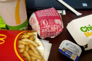 【画像】ドカ食い気絶部副部長やけどマクナル買ってきたでw