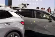 【動画】中国の『EV車』、ガチで暴走してしまうｗｗｗｗｗｗｗ