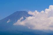富士山、静岡県側開山から24時間で３人の登山者が死亡