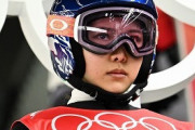 【画像あり】スキージャンプ混合団体、高梨沙羅が失格　顔を覆って泣き崩れる 上位は絶望的【北京五輪】