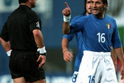 「殴ればよかった」元イタリア代表MF、2002年W杯韓国戦の主審への怒りを忘れず「人生から消し去りたい」