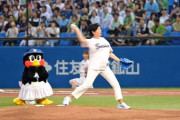 小池百合子知事(72)、始球式で骨折
