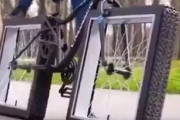 【朗報】自転車のタイヤ、四角にしても進める模様ｗｗｗｗｗｗｗｗｗｗ