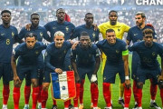 【画像】サッカーフランス代表「これが俺たちの嫁だ！！！」