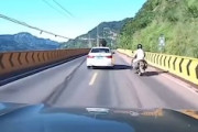 【動画】中国の山道で撮影された恐怖映像が(((ﾟДﾟ)))
