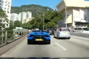 【動画】ランボルギーニ乗り、鬼加速をしようとしてハイエースを巻き込んでしまうｗｗｗ