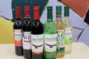 【画像】コンビニ3社で売ってる最安ワイン飲み比べてみた結果ｗｗｗｗｗ
