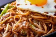 【超悲報】夕食に『焼きそば』を出した奥さん、ガチでヤバイ状態になってしまう・・・・