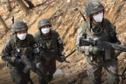 「女も軍隊に送れ」VS「いっそ少年兵を選抜しろ」…韓国で徴兵論争！