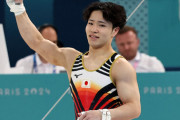 【パリオリンピック2024】体操男子・岡慎之助選手、個人総合と団体に続き鉄棒でも金メダル獲得！平行棒の銅と合わせて一人で今大会メダルを4つ手にする！