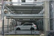 マンション立体駐車場に老朽化リスク　車載せる台が落下