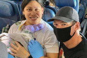 【画像】ハワイ行き機内で早産、同乗の専門看護師と医師が神対応ｷﾀ━━━━(ﾟ∀ﾟ)━━━━!!