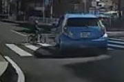 【動画】 老人運転のアクアが横断歩道を渡っていた自転車と接触するもなかなか止まらない衝撃ドラレコ動画が話題に