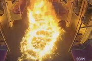 【ゲキヤバ】韓国の地下鉄車内で男がガソリン撒いて放火する動画