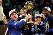 【NBA】なぜ優勝トロフィーをオーナーが最初に受け取るのか