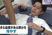 【画像】イケメンアナウンサーさん（27）、取材中に股間をまさぐられてしまう
