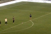 【動画】それはミラクル。サッカーのハーフタイムチャレンジで奇跡を起こしたファンが話題に。