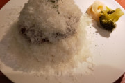 【画像】神保町でチーズたっぷりなキーマカレー食べたｗｗ