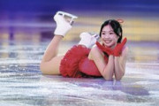 素朴な疑問なんたけど話題の中井亜美選手のこの演技、顔が右を向いているパターンと左を向いているパターンがあるんだけどエキシビションって2回やったんですかね？
