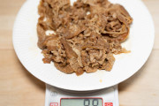 【悲報】松屋の並盛（380円）と吉野家の超特盛（780円）の肉の量が『7g』しか違わないことが判明