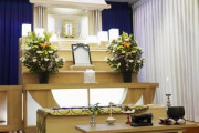 葬儀屋「請求額は220万円になります」･･･独身息子（45歳）「母が人質に取られているような気持ちになった」