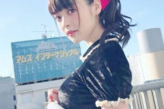 上坂すみれさん、そこかしこに乳を乗っける