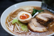 外国人「天ぷらバクバク、ラーメンズルズル。うーん日本食はヘルシー」