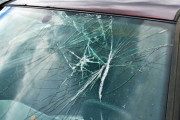 ワイの新車、先月の台風で窓ガラスがぶち割れて修理費100万