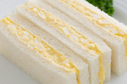 【朗報】たまごサンド、何にでも合うもよう