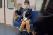 【動画】電車で自分からパンツ見せてくれる女の子ｗｗｗｗ