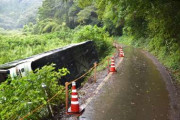 サッカー部員30人乗りバス横転事故車両の撤去めど立たず道幅3m木が茂り携帯は電波通じず #鹿児島