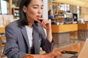 ネット民「カフェや図書館で勉強や仕事…？許せねえ！カッコつけやがって！」←こ
