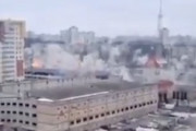 【動画】ロシア軍、ハリコフの市街地に集中砲撃を行う。
