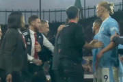 ◆悲報◆マン・シティのウォーカーとハーランド、試合終了後完全お怒りモードで一触即発?