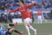 浦和が昨季J1王者・川崎Fを撃破！ 江坂任が2発躍動で富士フイルムスーパー杯制覇