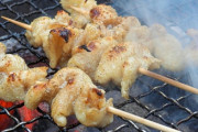 【画像】ワイ、こんな時間からクソ狭ベランダで焼き鳥