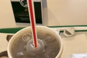 X民「マクドナルドのストローがプラスチックに戻ってる！僕らの強い訴えが実ったのか！？ 」→方針変更したのか、マクドナルドに問い合わせた結果・・・